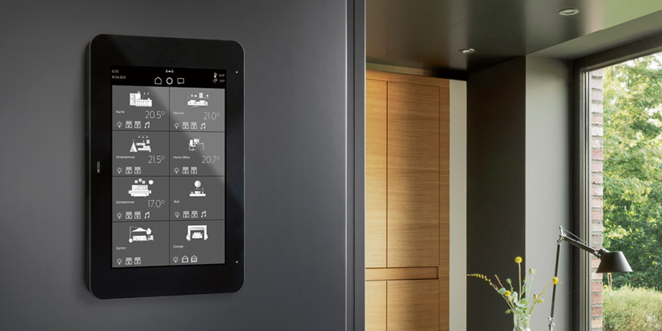 JUNG Smart Panel 8 bei Elektroanlagen & Antennenbau GbR in Aschheim