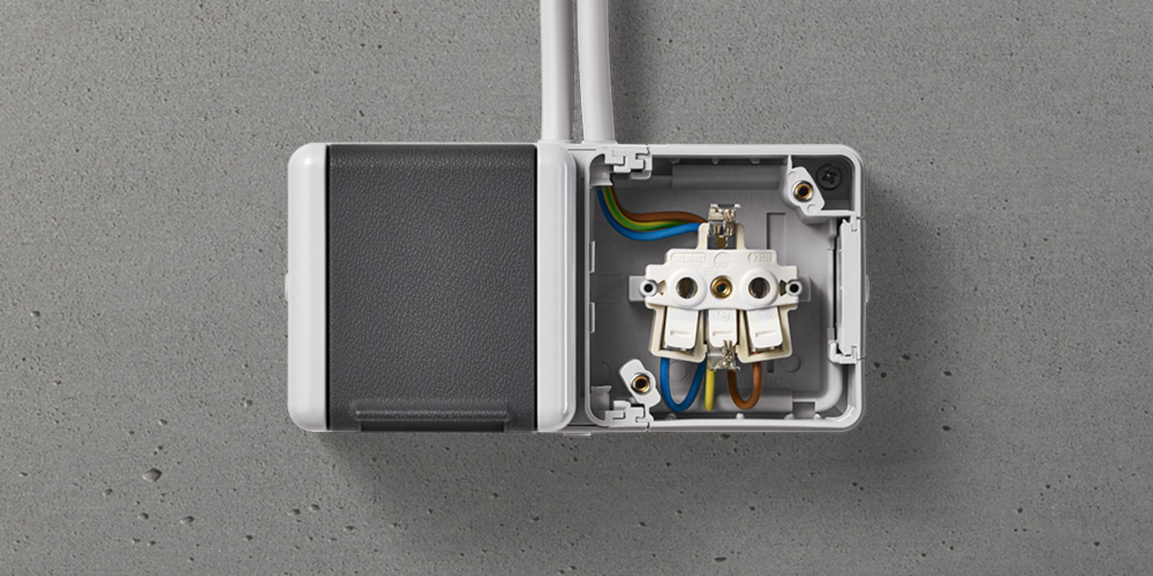 Doppelsteckdose mit Trennsteg bei Elektroanlagen & Antennenbau GbR in Aschheim